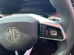 2024 MG HS Essence