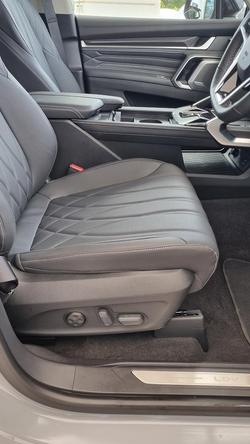 2024 LDV D90 Executive