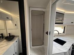 2025 JB Caravans Scorpion Sting 22' Fd Large Ensuite Cafe