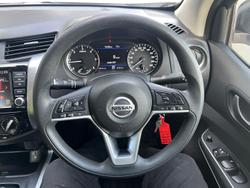 2021 Nissan Navara SL