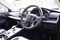 2024 Mitsubishi Outlander ES