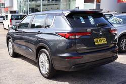 2024 Mitsubishi Outlander ES