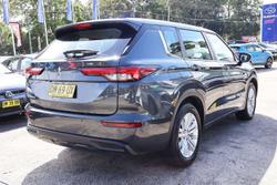 2024 Mitsubishi Outlander ES