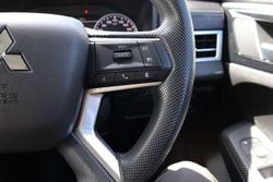 2024 Mitsubishi Outlander ES