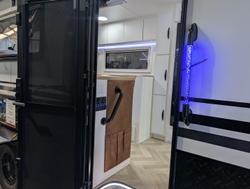 2026 Supreme Classic Tourer 2160_R_K1e1_T