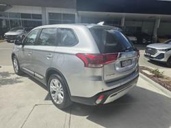 2021 Mitsubishi Outlander ES