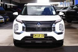 2024 Mitsubishi Outlander ES