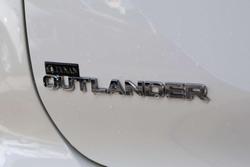 2024 Mitsubishi Outlander ES