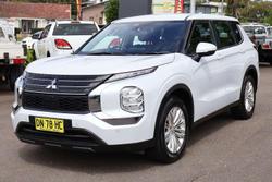 2024 Mitsubishi Outlander ES