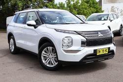 2024 Mitsubishi Outlander ES