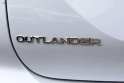 2024 Mitsubishi Outlander ES