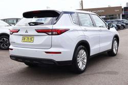 2024 Mitsubishi Outlander ES