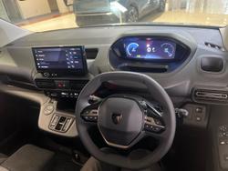 2025 Peugeot Partner Premium