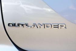 2024 Mitsubishi Outlander ES