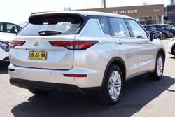 2024 Mitsubishi Outlander ES