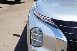 2024 Mitsubishi Outlander ES