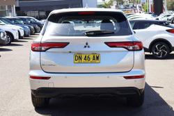 2024 Mitsubishi Outlander ES