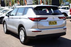 2024 Mitsubishi Outlander ES