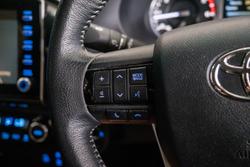 2020 Toyota Hilux SR5