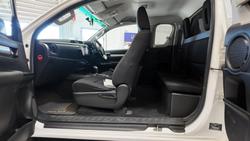 2018 Toyota Hilux SR5 GUN126R 4X4 Dual Range Glacier White