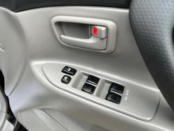 2005 Toyota Landcruiser GXL