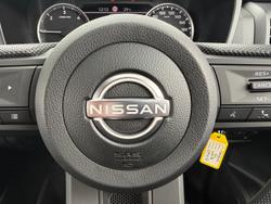 2025 Nissan Navara SL