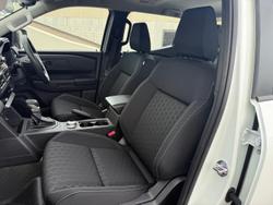 2025 Nissan Navara SL