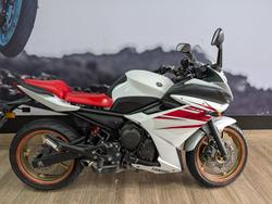 2010 Yamaha FZ6R WHITE