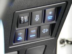 2024 Toyota Hilux SR