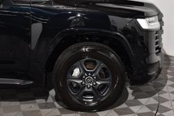 2025 Toyota Landcruiser Sahara ZX