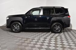 2025 Toyota Landcruiser Sahara ZX