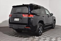 2025 Toyota Landcruiser Sahara ZX