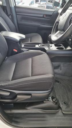 2022 Toyota Hilux SR