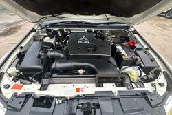 2014 Mitsubishi Pajero Exceed NW MY14 4X4 Dual Range White