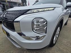 2023 Mitsubishi Outlander LS