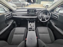 2023 Mitsubishi Outlander LS