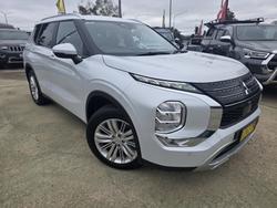 2023 Mitsubishi Outlander LS