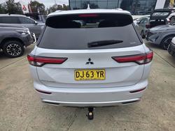 2023 Mitsubishi Outlander LS