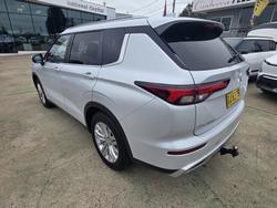 2023 Mitsubishi Outlander LS