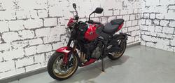 2026 Triumph Trident 800 Trident Red