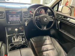 2014 Volkswagen Touareg 150TDI 7P MY14 Four Wheel Drive Pure White