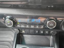 2017 Toyota Hilux SR5