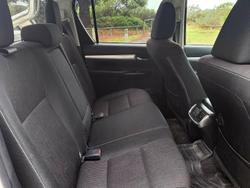 2017 Toyota Hilux SR5