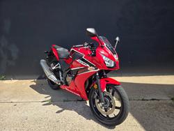 2017 Honda CBR300R RED