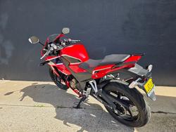 2017 Honda CBR300R RED