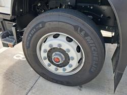 2026 Isuzu F Series FVY 260-300 AT R67