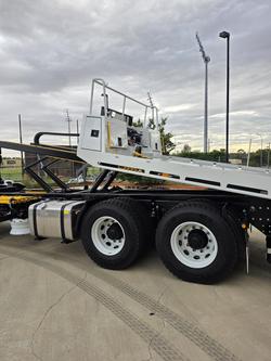 2025 Isuzu F Series FYJ300-350