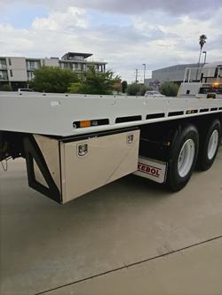2025 Isuzu F Series FYJ300-350