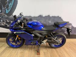 2025 Yamaha YZF-R3 BLUE