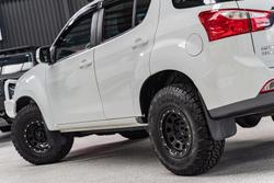 2014 Isuzu MU-X LS-M MY14 4X4 Dual Range Silky White